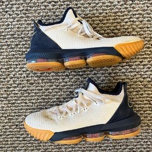 Nike LeBron 16